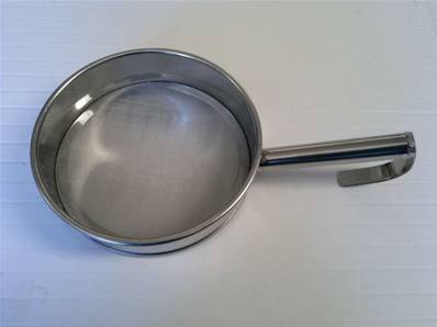 SETACCIO / COLINO INOX 23 CM CON MANICO